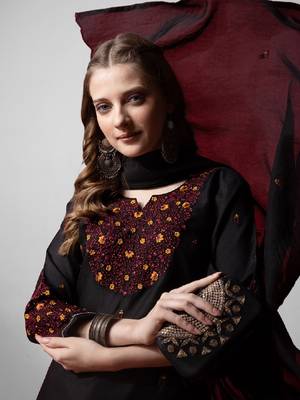 Black cotton embroidered kurta with pant & dupatta 4