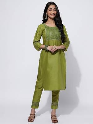 Green cotton embroidered kurta with pant & dupatta 3