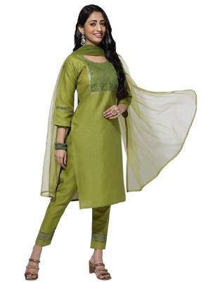 Green cotton embroidered kurta with pant & dupatta 5