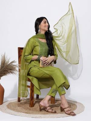 Green cotton embroidered kurta with pant & dupatta 1