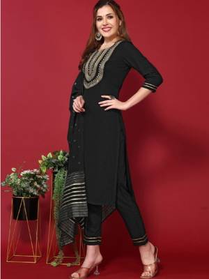 Black cotton embroidered kurta with pant & dupatta 1