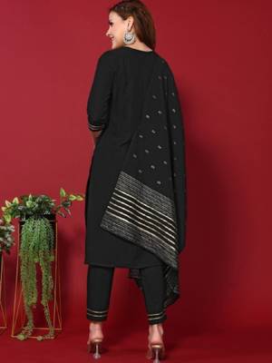 Black cotton embroidered kurta with pant & dupatta 4