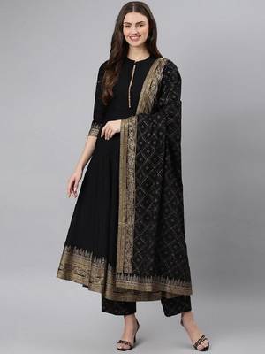 Women's Black Cotton Printed Kurta Pant Set 2