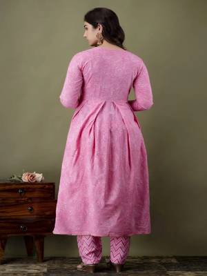 Pink cotton embroidered kurta with pant & dupatta 3