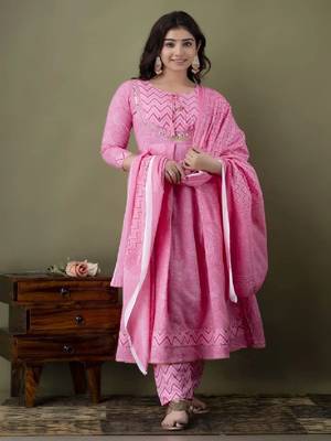 Pink cotton embroidered kurta with pant & dupatta 4