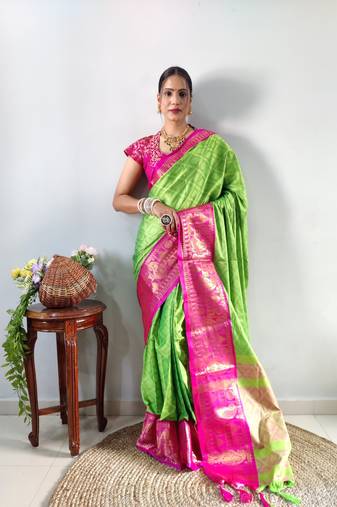 Green woven aura cotton kanjivaram silk blend Saree with blouse piece