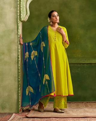 Dresoul yellow anarkali and digital print embroidery set 1