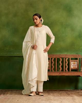 Dresoul white ivory embroidered kurta and dupatta set 1