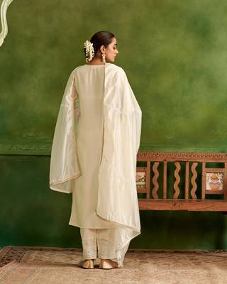 Dresoul white ivory embroidered kurta and dupatta set 2