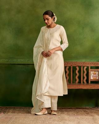 Dresoul white ivory embroidered kurta and dupatta set 3