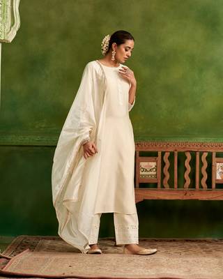 Dresoul white ivory embroidered kurta and dupatta set 4