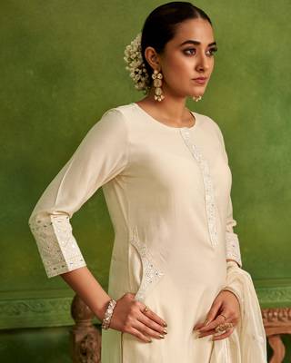Dresoul white ivory embroidered kurta and dupatta set 5