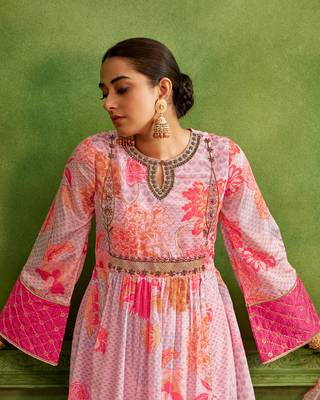 Dresoul light pink embroidered hand work kurta set with pink sequined embroidered dupatta 4