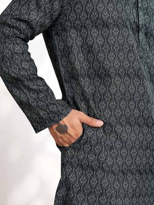Vardha men's digital printed cotton kurta, coal black ogee pattern regular fit kurtas for men, mandarin collar 2