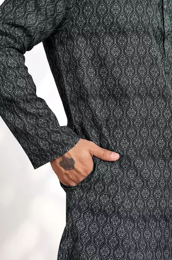 Vardha men's digital printed cotton kurta, coal black ogee pattern regular fit kurtas for men, mandarin collar