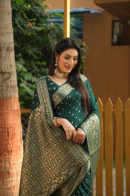Women Green Bandhej Kanjivaram Soft Silk Zari Weaving With Rich Pallu Saree With Blouse For Women 4