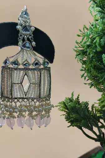   Traditional earrings for wo  and girls