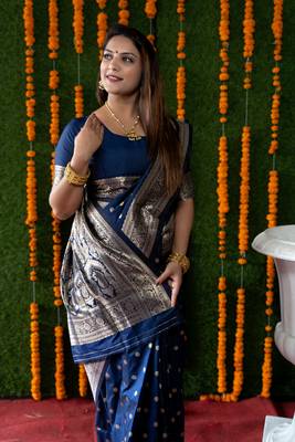 Women's Navy Blue Handloom Faux Banarasi Silk Zari Woven Saree with Blouse 2