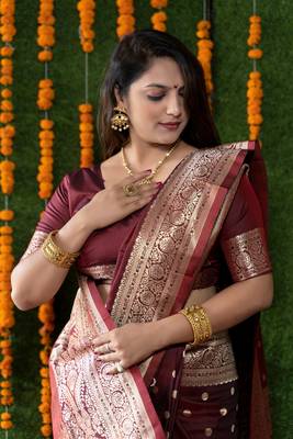 Women's Maroon Handloom Faux Banarasi Silk Zari Woven Saree with Blouse 4