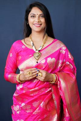 Women's Pink Handloom Faux Banarasi Silk Zari Woven Saree with Blouse 2