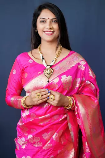 Women's Pink Handloom Faux Banarasi Silk Zari Woven Saree with Blouse