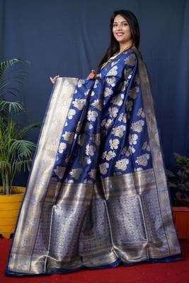 Women's Navy Blue Handloom Faux Banarasi Silk Zari Woven Saree with Blouse 4