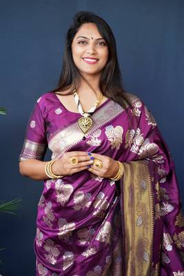 Women's Wine Handloom Faux Banarasi Silk Zari Woven Saree with Blouse 3