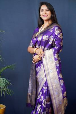 Women's Purple Handloom Faux Banarasi Silk Zari Woven Saree with Blouse 3