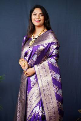 Women's Purple Handloom Faux Banarasi Silk Zari Woven Saree with Blouse 3