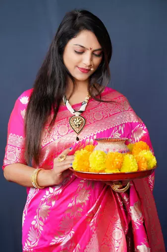 Women's Pink Handloom Faux Banarasi Silk Zari Woven Saree with Blouse