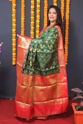 Women's Green Faux Kanchipuram Silk Zari Woven Saree with Blouse 4