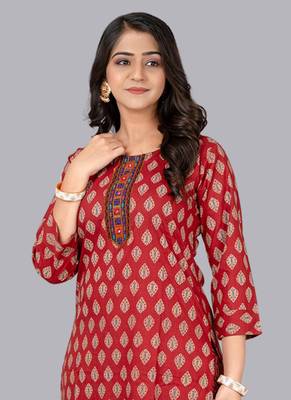 Straight kurta with neck & flair work with pant 5
