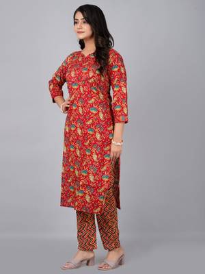 Straight kurta with thread work at neck & pant 3