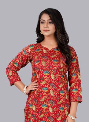 Straight kurta with thread work at neck & pant 5