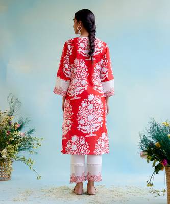 Hibiscus floral cotton linen kurta with 
lace detailing and embroidered sleeves 4