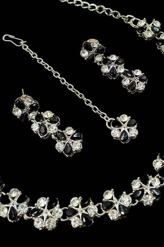 Neacklesh  set .moti  ,kundan