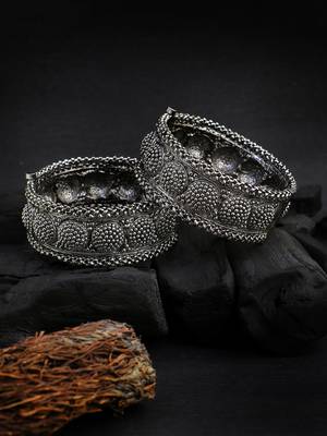 Women silver-plated pearl beaded bangles 1