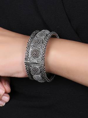 Women silver-plated pearl beaded bangles 2