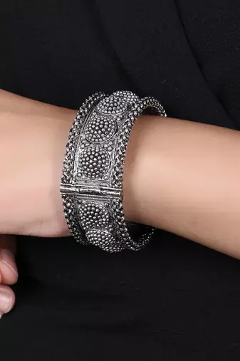 Women silver-plated pearl beaded bangles