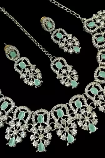 Neacklesh  set moti  kundan