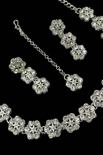 Neacklesh  set .moti  ,kundan