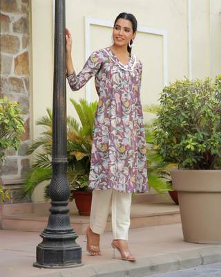 Vaasva women cream printed kurta set with solid pants 3