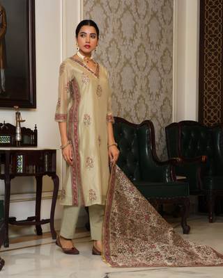 Vaasva women green chanderi block printed embroidered kurta set with solid pants & dupatta 4