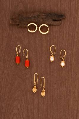 Four sets of earrings - one gram gold 2