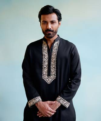 Black embroidered kurta with narrow pants 2