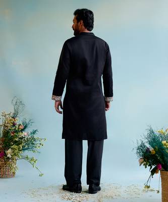 Black embroidered kurta with narrow pants 4