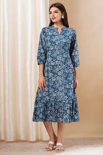 Straight fit and flared bagru printed cotton dress with gathering and pocket details.