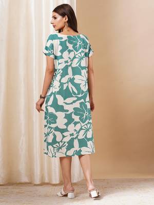 Blue printed cotton dress with hand embroidery and pocket. 2