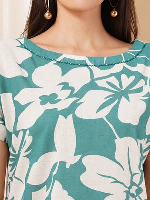 Blue printed cotton dress with hand embroidery and pocket. 5