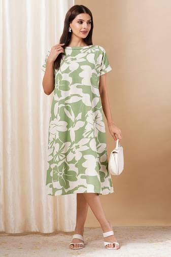 Green printed cotton dress with hand embroidery and pocket.